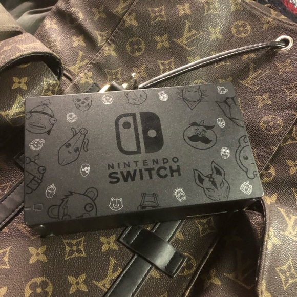 Nintendo switch fortnite edition - Picture 4 of 8